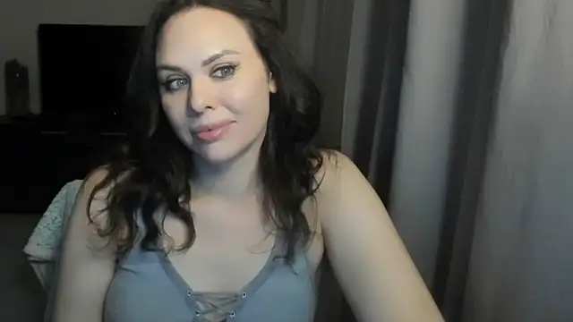 Snapshot of MollyCheiz chatting on 04.15.26 MollyCheiz online show from 04.15.26