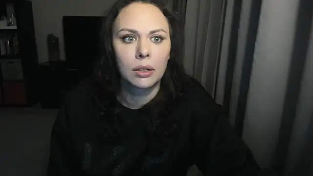 Snapshot of MollyCheiz chatting on 04.26.26 MollyCheiz online show from 04.26.26