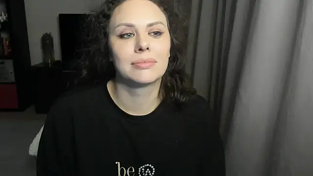 Snapshot of MollyCheiz chatting on 05.27.26 MollyCheiz online show from 05.27.26