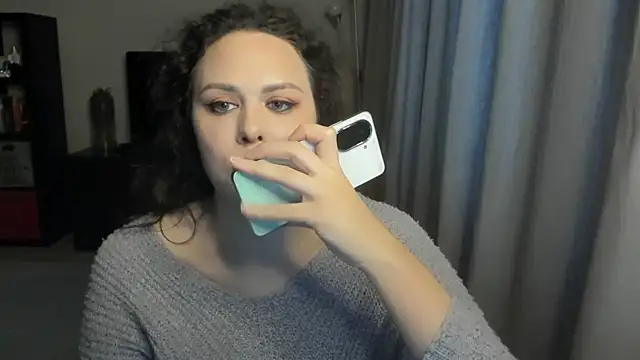 Snapshot of MollyCheiz chatting on 05.31.26 MollyCheiz online show from 05.31.26