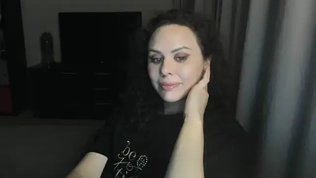 Snapshot of MollyCheiz chatting on 06.18.26 MollyCheiz online show from 06.18.26