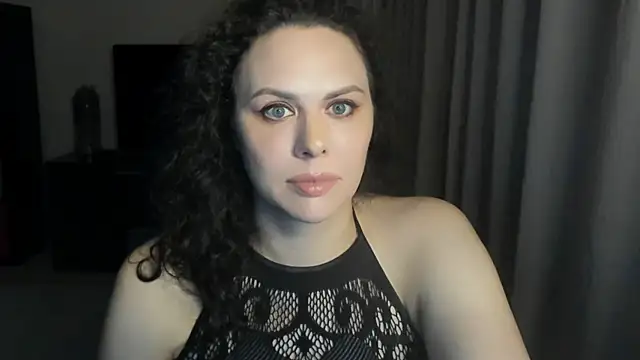 Snapshot of MollyCheiz chatting on 06.22.26 MollyCheiz online show from 06.22.26
