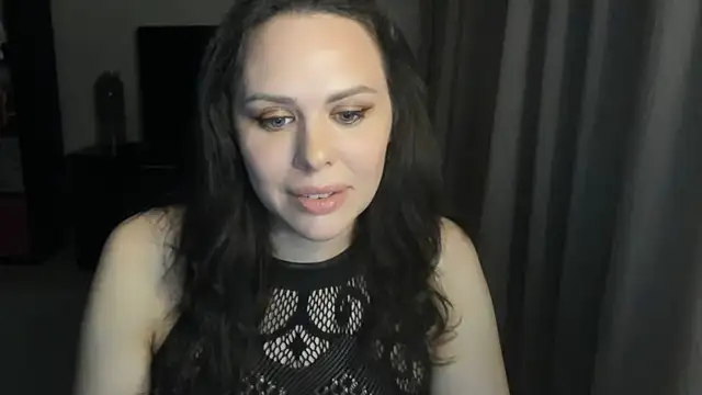 Snapshot of MollyCheiz chatting on 06.25.26 MollyCheiz online show from 06.25.26
