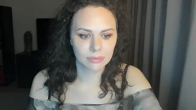 Snapshot of MollyCheiz chatting on 06.28.26 MollyCheiz online show from 06.28.26