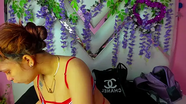 Snapshot of MelanyCarter18 chatting on 10.14.25 MelanyCarter18 online show from 10.14.25