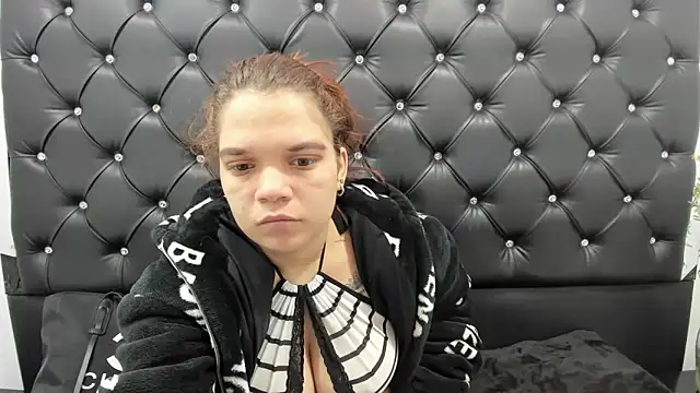 Snapshot of MelanyCarter18 chatting on 10.15.25 MelanyCarter18 online show from 10.15.25