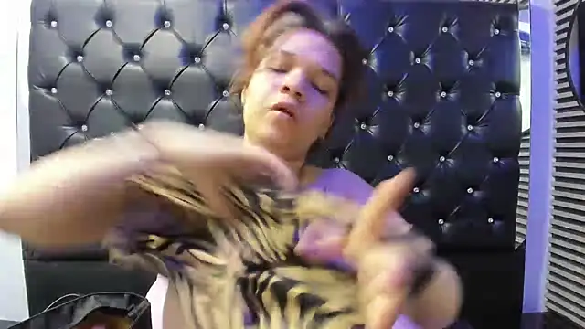 Snapshot of MelanyCarter18 chatting on 12.17.25 MelanyCarter18 online show from 12.17.25