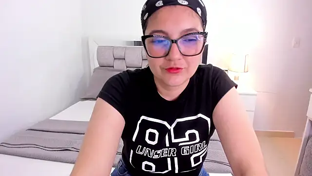 Camilaa bueno online show from 04.21.26