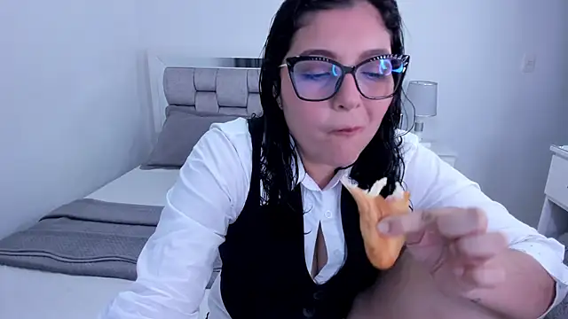 Camilaa bueno online show from 04.30.26
