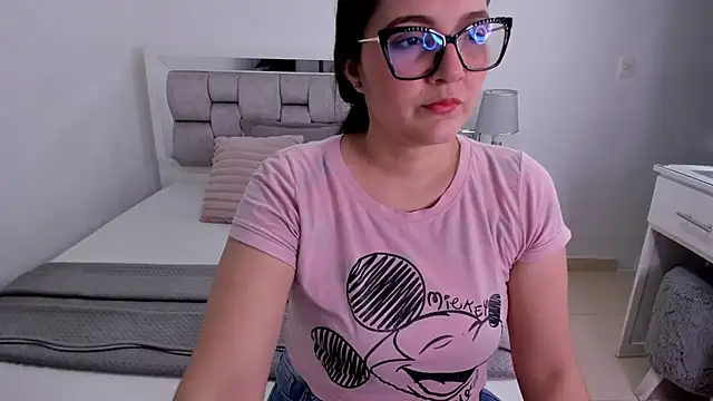 Snapshot of Camilaa_bueno chatting on 06.27.26 Camilaa bueno online show from 06.27.26