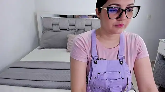 Snapshot of Camilaa_bueno chatting on 07.13.26 Camilaa bueno online show from 07.13.26