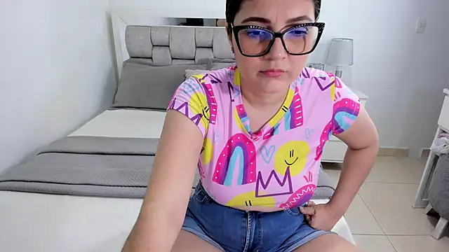 Snapshot of Camilaa_bueno chatting on 08.08.26 Camilaa bueno online show from 08.08.26