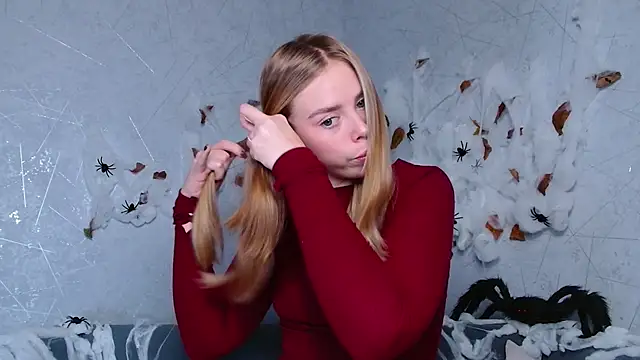 Snapshot of sofiaa_here chatting on 10.30.25 sofiaa here online show from 10.30.25