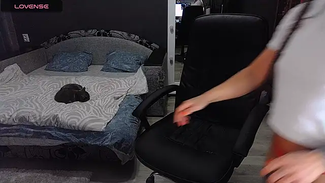 Snapshot of Aria_Dl chatting on 11.13.25 Aria Dl online show from 11.13.25