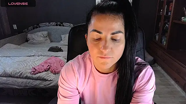 Snapshot of Aria_Dl chatting on 11.22.25 Aria Dl online show from 11.22.25