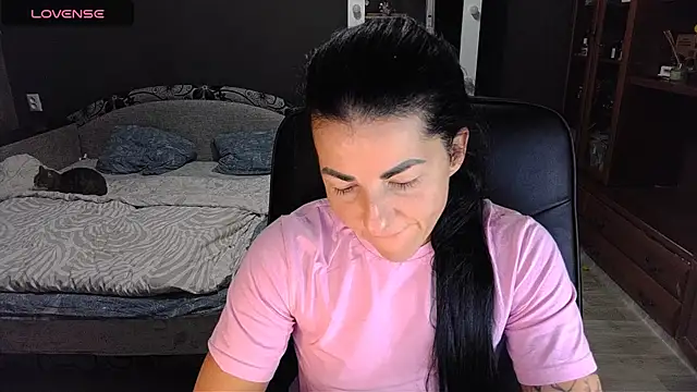 Snapshot of Aria_Dl chatting on 11.27.25 Aria Dl online show from 11.27.25