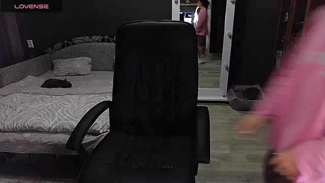 Snapshot of Aria_Dl chatting on 12.17.25 Aria Dl online show from 12.17.25