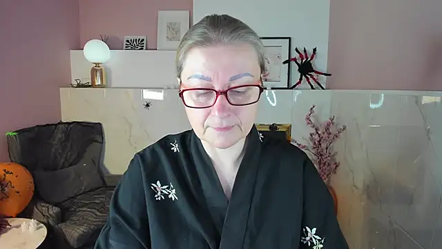 AlexandraKind online show from 10.29.25