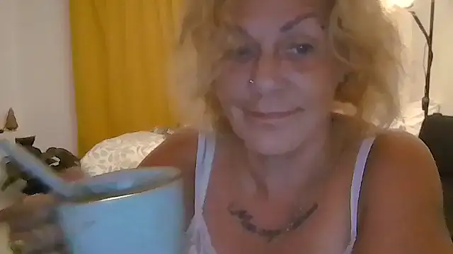 Snapshot of housewife_shantie chatting on 07.20.26 housewife shantie online show from 07.20.26