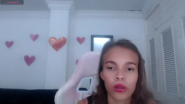 Snapshot of lulu_25_ chatting on 12.28.24 lulu 25 online show from 12.28.24