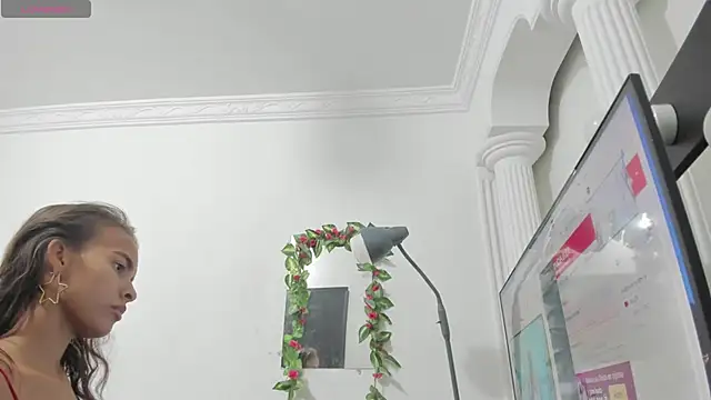 Snapshot of lulu_25_ chatting on 01.13.25 lulu 25 online show from 01.13.25