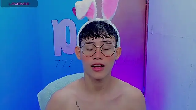 Snapshot of tanjiro_cute chatting on 05.10.26 tanjiro cute online show from 05.10.26