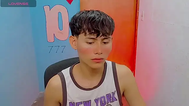 Snapshot of tanjiro_cute chatting on 05.15.26 tanjiro cute online show from 05.15.26