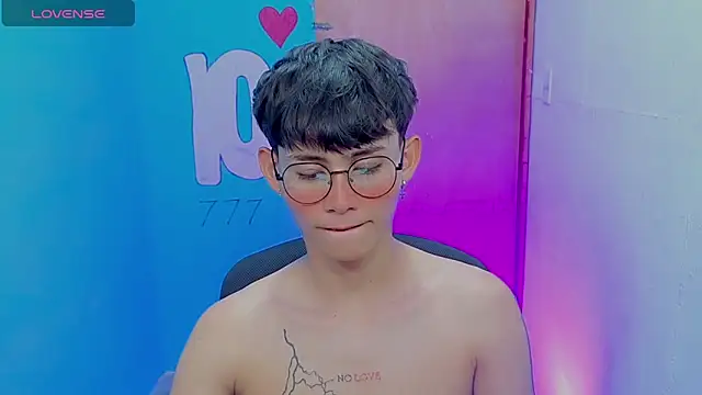 Snapshot of tanjiro_cute chatting on 05.19.26 tanjiro cute online show from 05.19.26