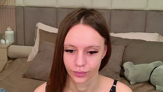 Snapshot of RebeccaMartons chatting on 02.04.25 RebeccaMartons online show from 02.04.25