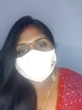 Snapshot of Sexy_Radhikaa chatting on 02.14.25 Sexy Radhikaa online show from 02.14.25