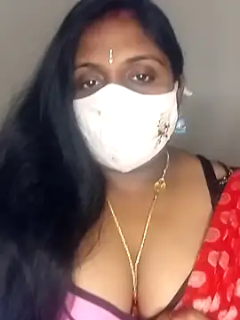Snapshot of Sexy_Radhikaa chatting on 02.15.25 Sexy Radhikaa online show from 02.15.25