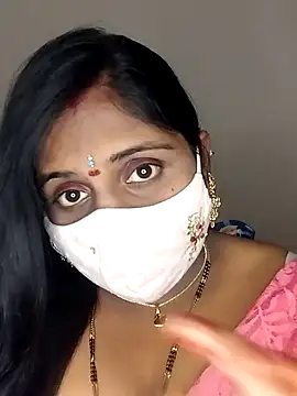 Snapshot of Sexy_Radhikaa chatting on 02.18.25 Sexy Radhikaa online show from 02.18.25