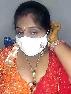 Snapshot of Sexy_Radhikaa chatting on 02.28.25 Sexy Radhikaa online show from 02.28.25