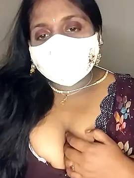 Snapshot of Sexy_Radhikaa chatting on 03.17.25 Sexy Radhikaa online show from 03.17.25