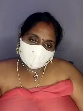 Snapshot of Sexy_Radhikaa chatting on 03.18.25 Sexy Radhikaa online show from 03.18.25