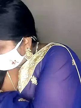 Snapshot of Sexy_Radhikaa chatting on 03.20.25 Sexy Radhikaa online show from 03.20.25