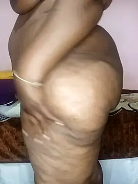 Snapshot of Sweetblackassxxx505 chatting on 11.28.25 Sweetblackassxxx505 online show from 11.28.25