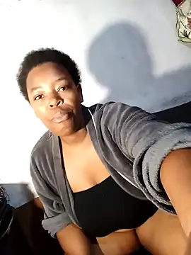 Snapshot of curvyloneah75 chatting on 02.18.25 curvyloneah75 online show from 02.18.25