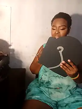 Snapshot of curvyloneah75 chatting on 03.16.25 curvyloneah75 online show from 03.16.25