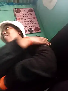 Snapshot of curvyloneah75 chatting on 03.19.25 curvyloneah75 online show from 03.19.25