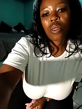 Snapshot of curvyloneah75 chatting on 03.20.25 curvyloneah75 online show from 03.20.25