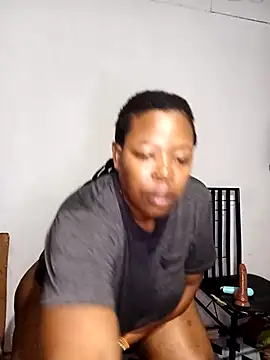 Snapshot of curvyloneah75 chatting on 11.27.25 curvyloneah75 online show from 11.27.25