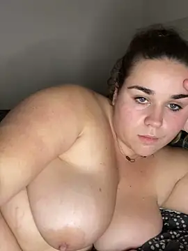 Snapshot of couplecokinouuu chatting on 12.19.24 couplecokinouuu online show from 12.19.24