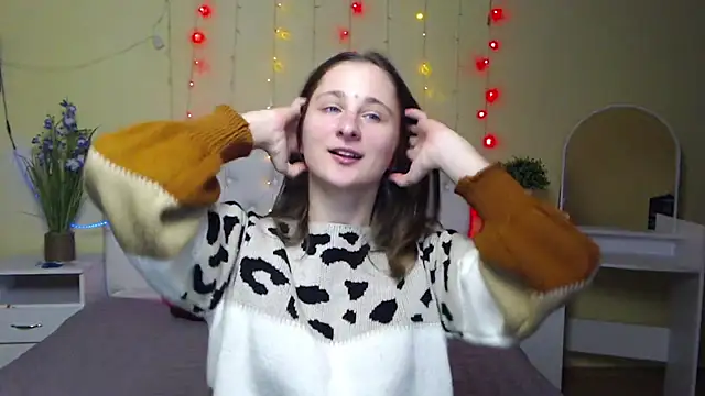 Snapshot of MichelLeee chatting on 01.14.25 MichelLeee online show from 01.14.25