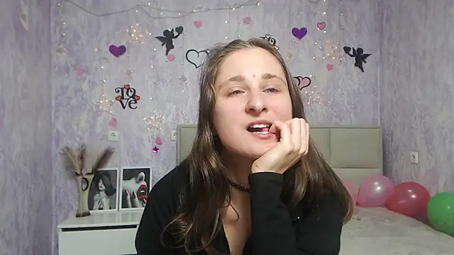 Snapshot of MichelLeee chatting on 01.31.25 MichelLeee online show from 01.31.25