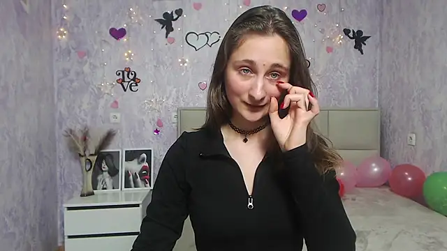 Snapshot of MichelLeee chatting on 01.31.25 MichelLeee online show from 01.31.25