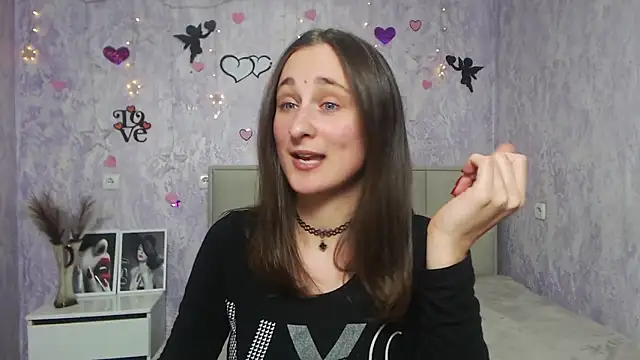 Snapshot of MichelLeee chatting on 02.05.25 MichelLeee online show from 02.05.25