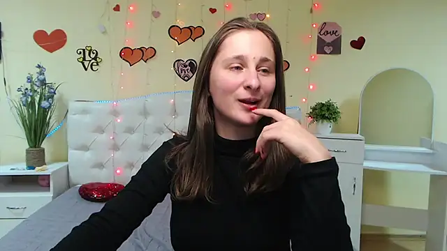 Snapshot of MichelLeee chatting on 02.12.25 MichelLeee online show from 02.12.25