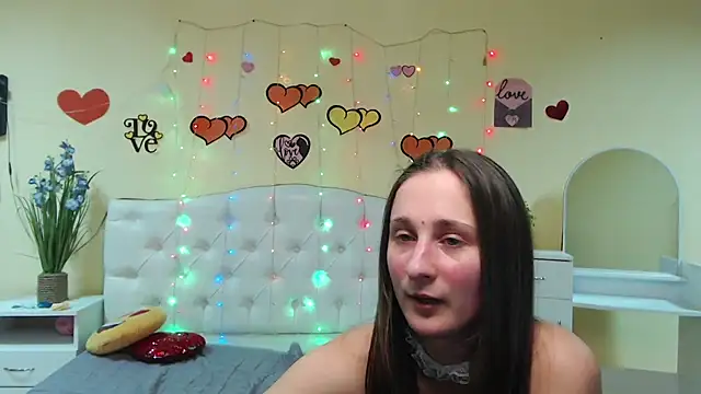 Snapshot of MichelLeee chatting on 02.12.25 MichelLeee online show from 02.12.25