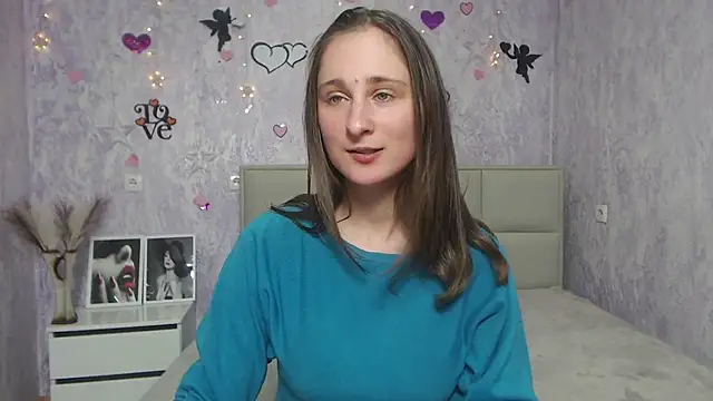 Snapshot of MichelLeee chatting on 02.13.25 MichelLeee online show from 02.13.25